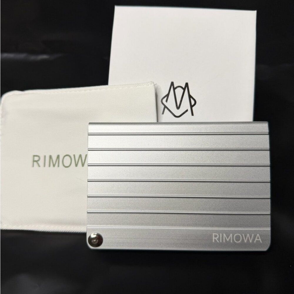 🆕🔥RIMOWA Metallic Silver Card Holder